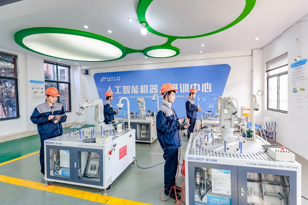 合肥禾一技工学校锻造“让系统持续运转的人”